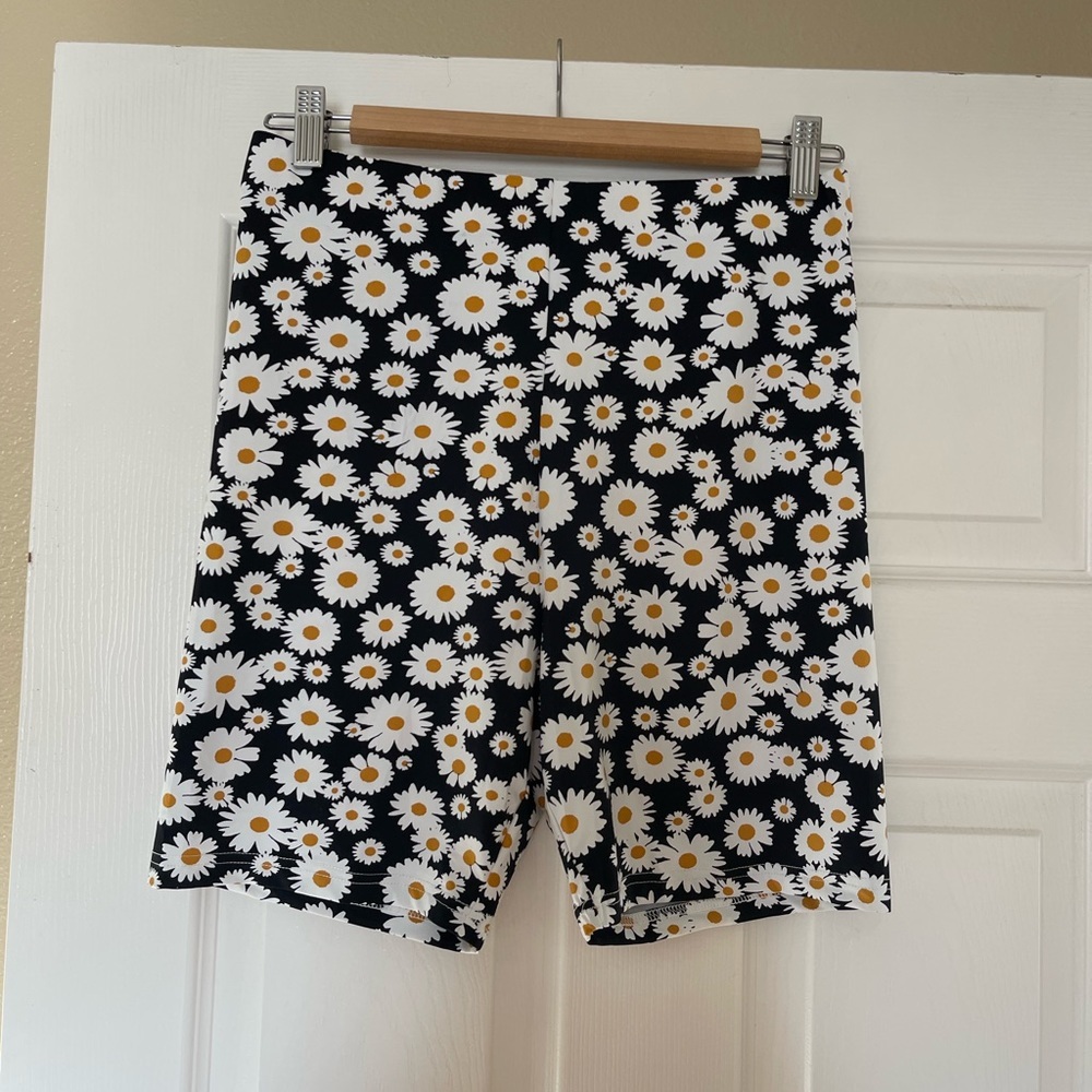 NEW Nylon shorts with daisy print